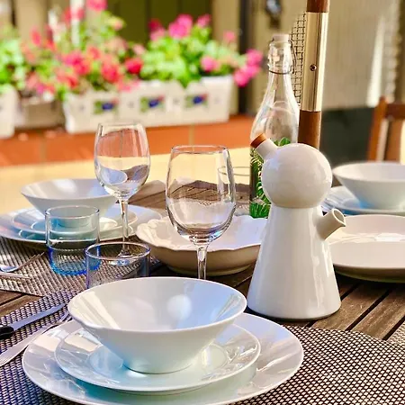 Chez Luis Et David Nyaraló *